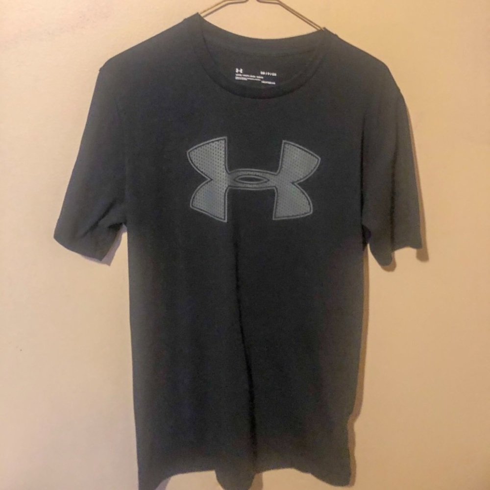 Under Armor Size Small Black Shirt